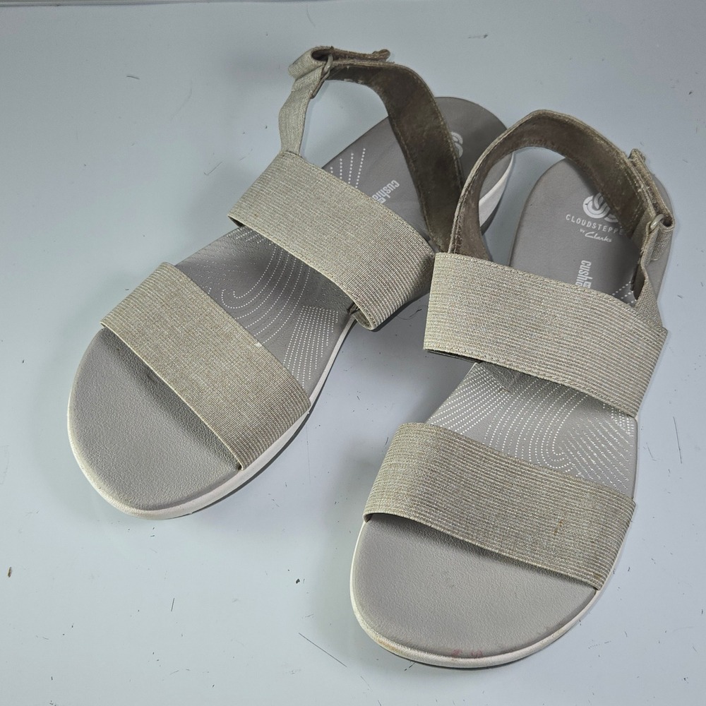 N0212 Clarks Cloudsteppers Size 9.5 M‎ Beige Elastic Strap Wedge Comfort Sandals